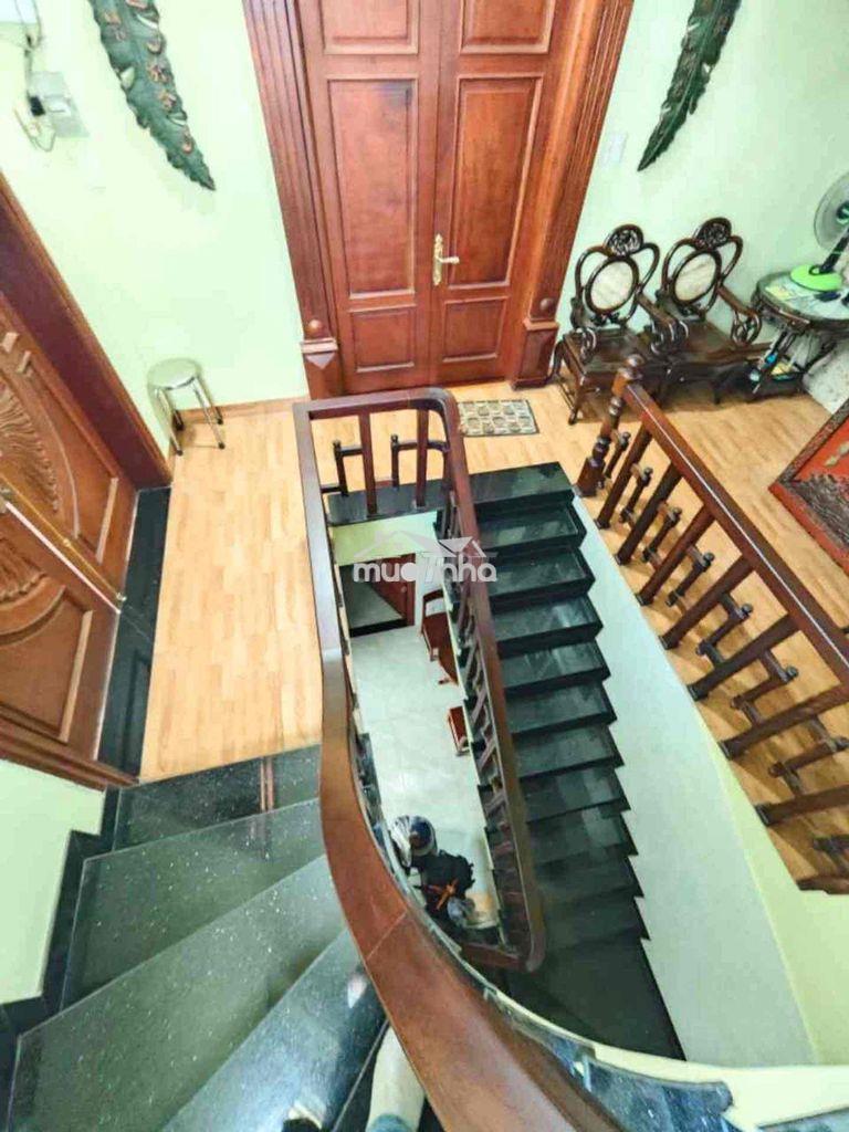 Bán nhà trung tâm 108m2 - hxh - 4 tầng - nội thất đẹp mà giá chỉ hơn 1 - 2