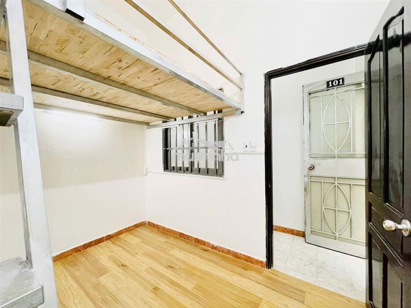 Phòng gác lửng máy lạnh, tách bếp.  gần ngã tư bảy hiển giá chỉ 3.5tr