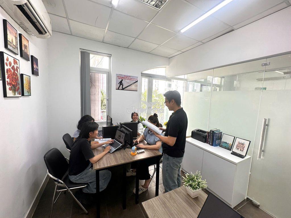 Văn phòng có ban công thông thoáng sẵn 05 bàn ghế chỉ 4,5 triệu - 2