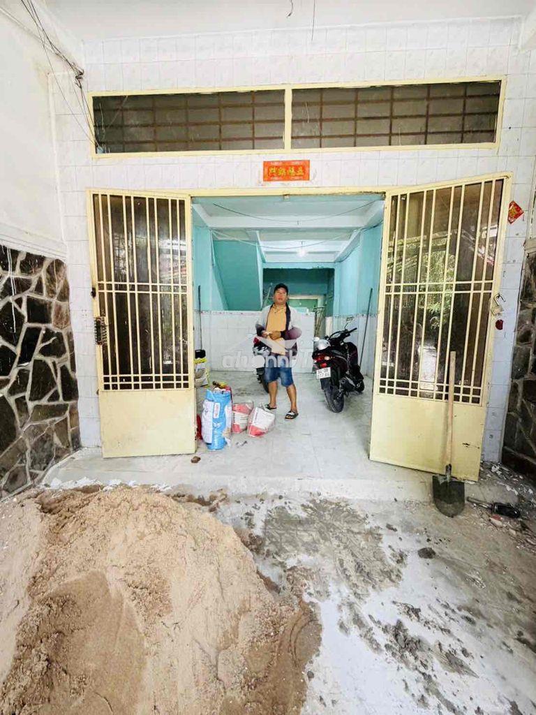 3 phòng quận 6-nhà đang sơn sữa lại-đường xe tải - 2