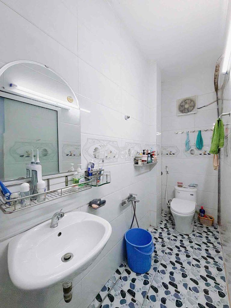 Bán nhà nguyễn khoái quận 4 hẻm 3m 3 tầng 43m2 nhà đẹp rẻ kdc chỉ 5 ty - 2