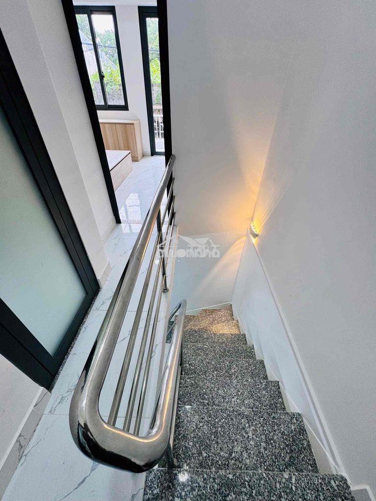 Q1 cách mặt tiền hoàng sa 1 căn - căn góc nhà 2 tầng đúc - 30m2 - 2pn - 3