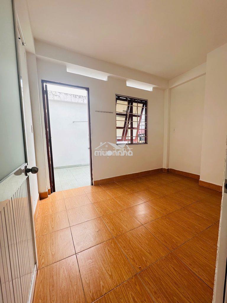 Cho thuê nguyên tầng 02 phòng thoáng mát, có ban công, đường cộng hòa - 3