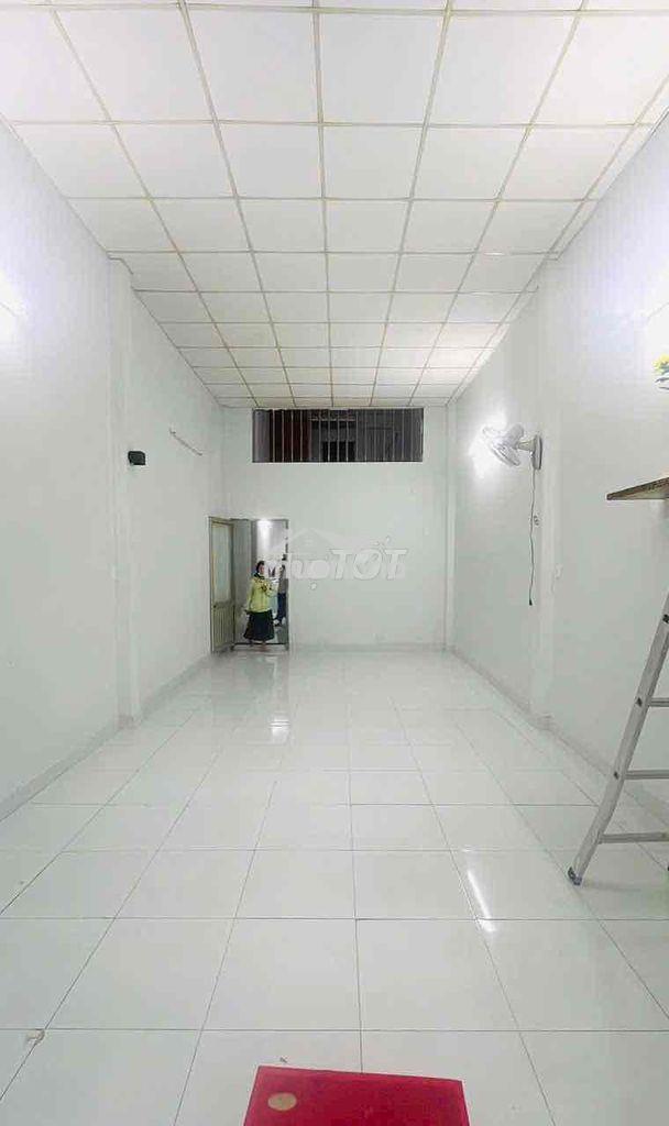 Chính chủ cho thuê nguyên căn đường đô đốc long 4.1x18.5m trống suốt - 2