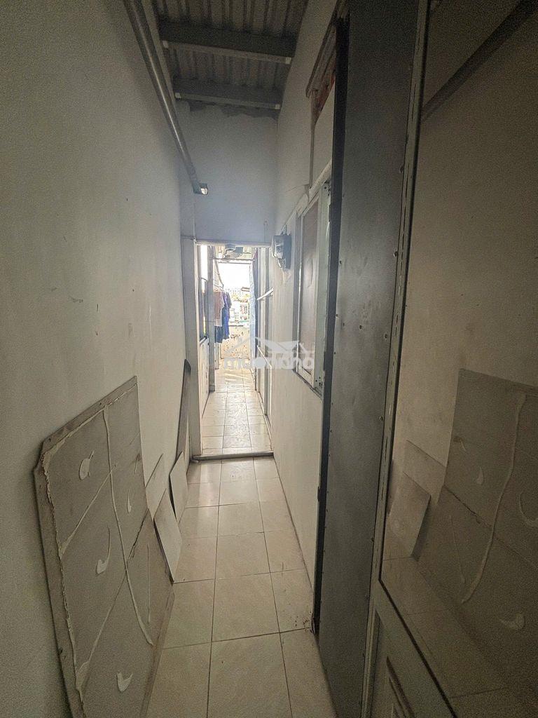 P lâu 2,cưa số vệ sinh trong phòng, chợ bà chiểu, nga tư hàng xanh - 3