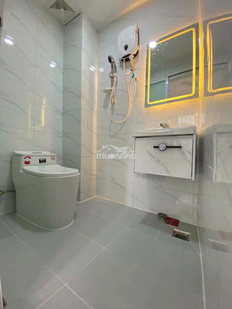Phòng 19m2- nội thất cơ bản- máy lạnh- kệ bếp- tủ lạnh- ngay ueh