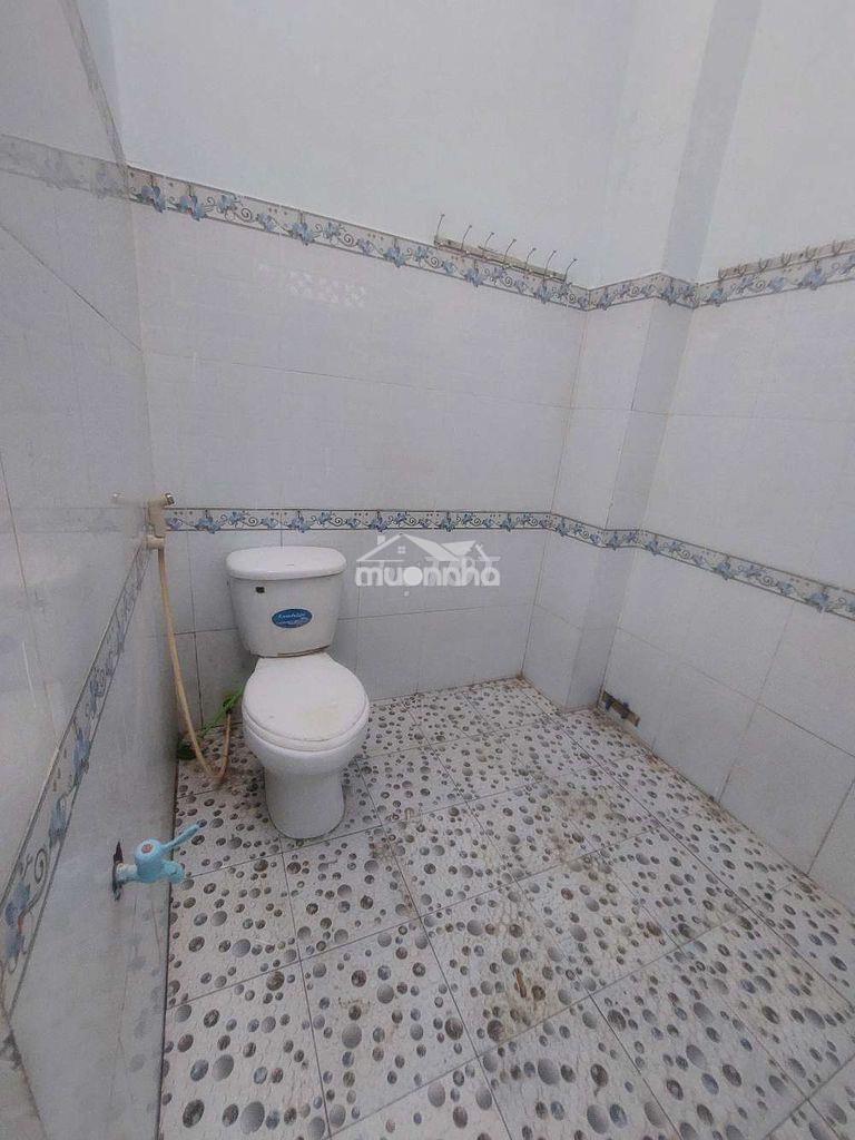 Cho thuê nhà đường phạm hùng c2 dt.4m×25m } 1 lầu 3 phòng 3 toilet. - 3