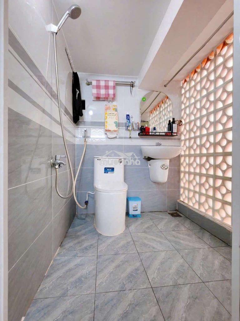 Bán căn hộ lầu trêt kinh doanh đa ngành nghề, sờ pa, gội đầu, leo. - 4