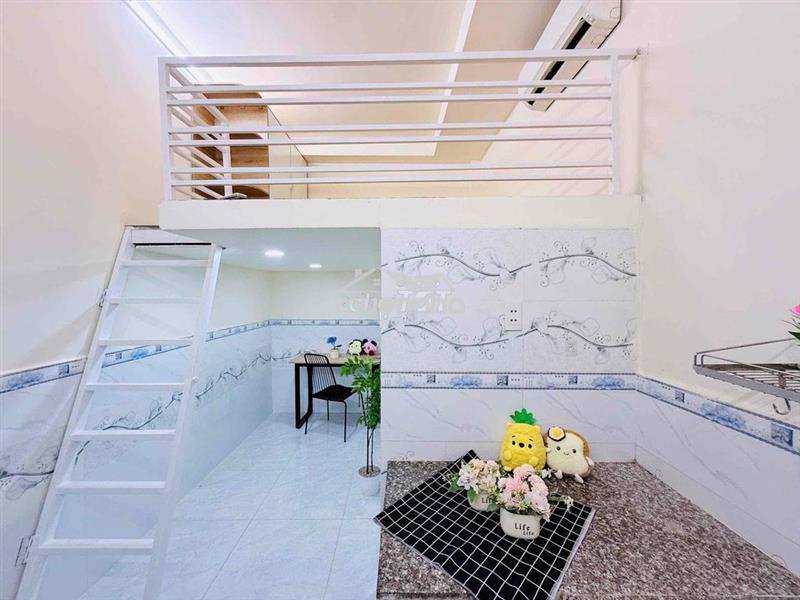 Phòng gác lửng cửa sổ trời thoáng đẹp