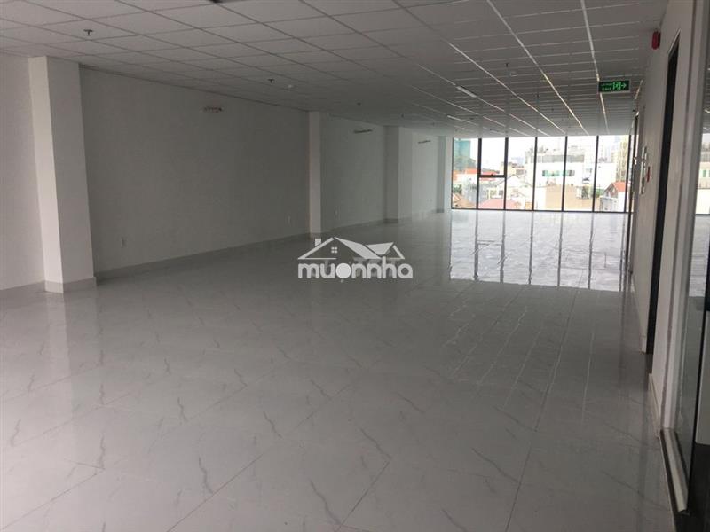 Văn phòng ngay mặt tiền đường lam sơn . dt 100m2 mặt kính