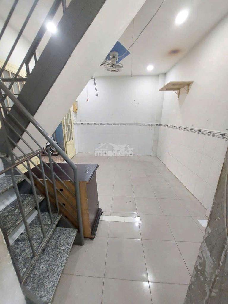 Nhà nguyên căn, 1 lầu, 2pn, 2wc. giá 4tr - 2
