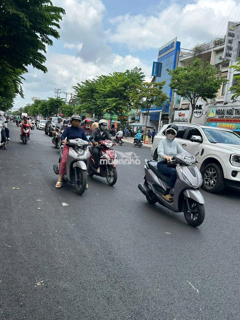 Kẹt bán gấp mt phạm hùng,q8,4lau,5.5x17m,thuê 40tr/th.hơn 16ty