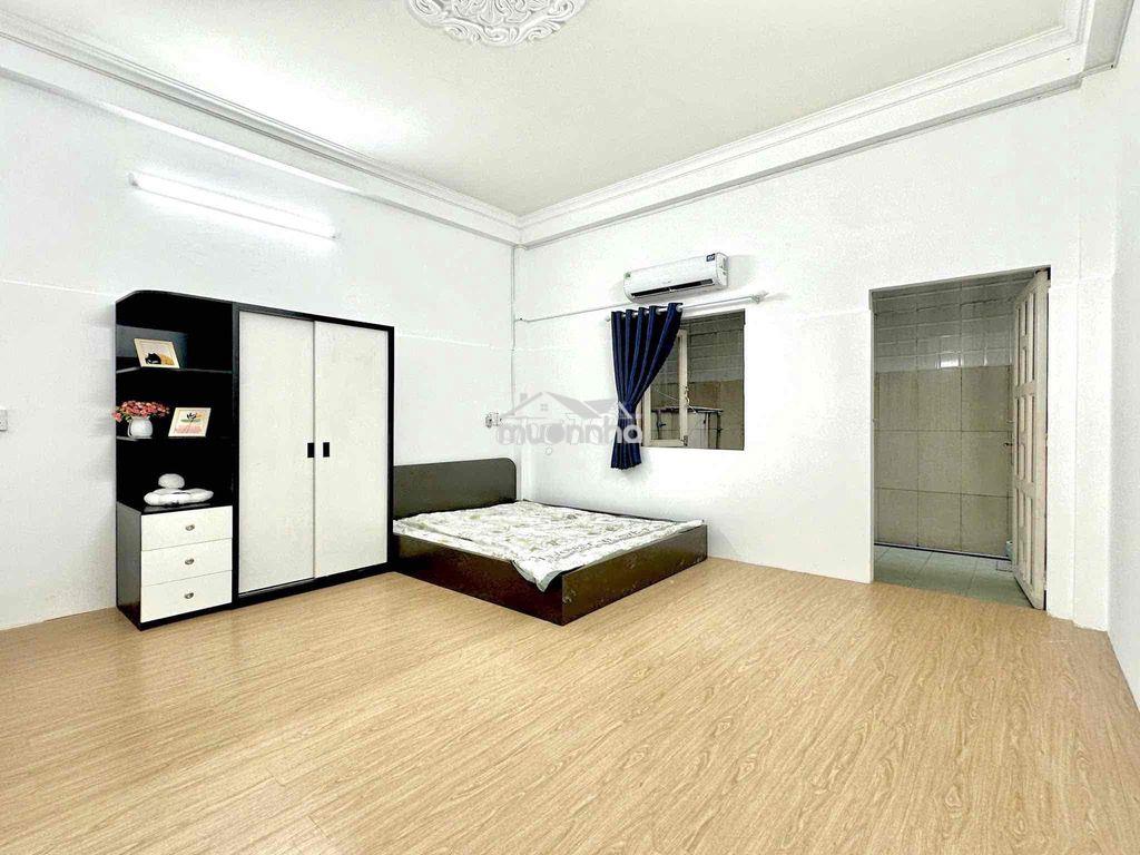 Ban công, tách bếp tên lửa rộng 40m2 - 3