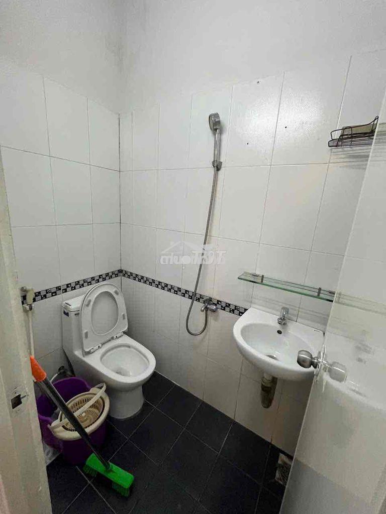 Phòng ban công wc riêng lầu 3 - 3