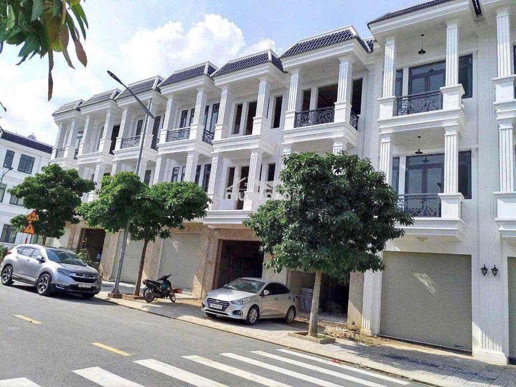Nhà 1 trệt 2 lầu 4p ngủ, cách ngã 6 an phú 1,5km,đường 10m vỉa hè 4m - 3