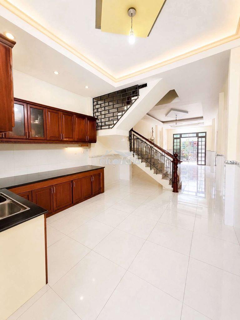 Bán nhà 4x17m - hẻm ôtô - 2 tầng - lê trọng tấn - giá 5.x tỷ