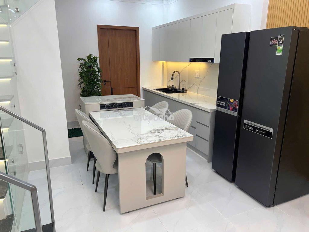 Chủ gấp bán, chạm là chốt
nhà đẹp hxh 64m2 – 4pn, có phòng thờ,5,05₫ - 4