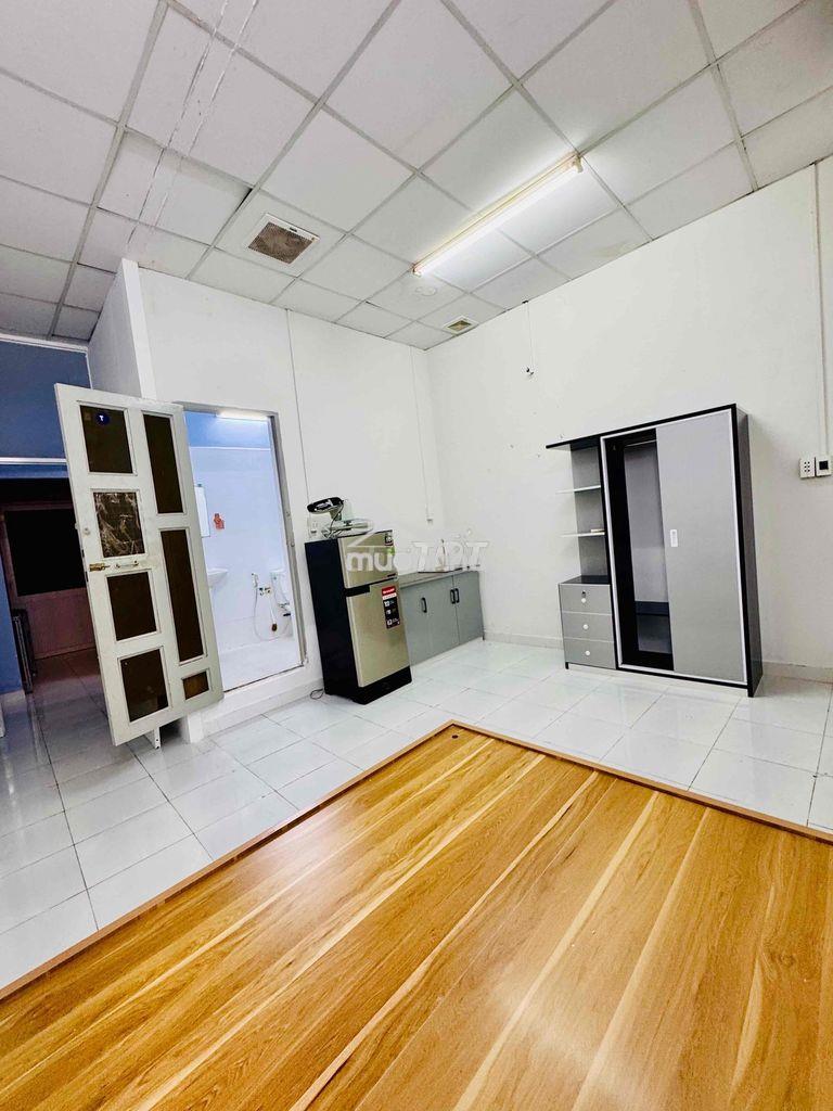 Phòng giá rẻ nguyễn kiệm p4 phú nhuận giá 4tr lầu2 p201,có cửa sổ,20m2 - 2