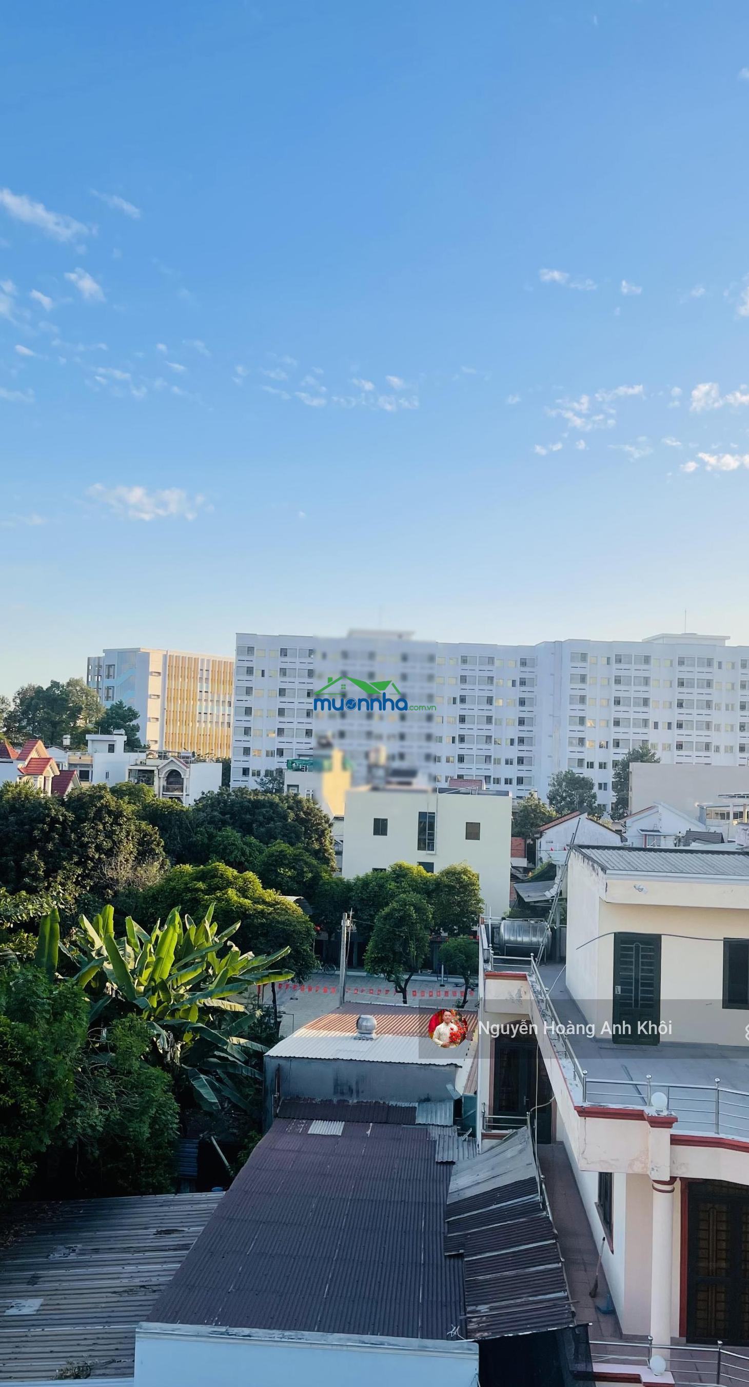 Gà đẻ trứng vàng !!! ngay đh ngân hàng, sinh viên đi bộ đi học - 4