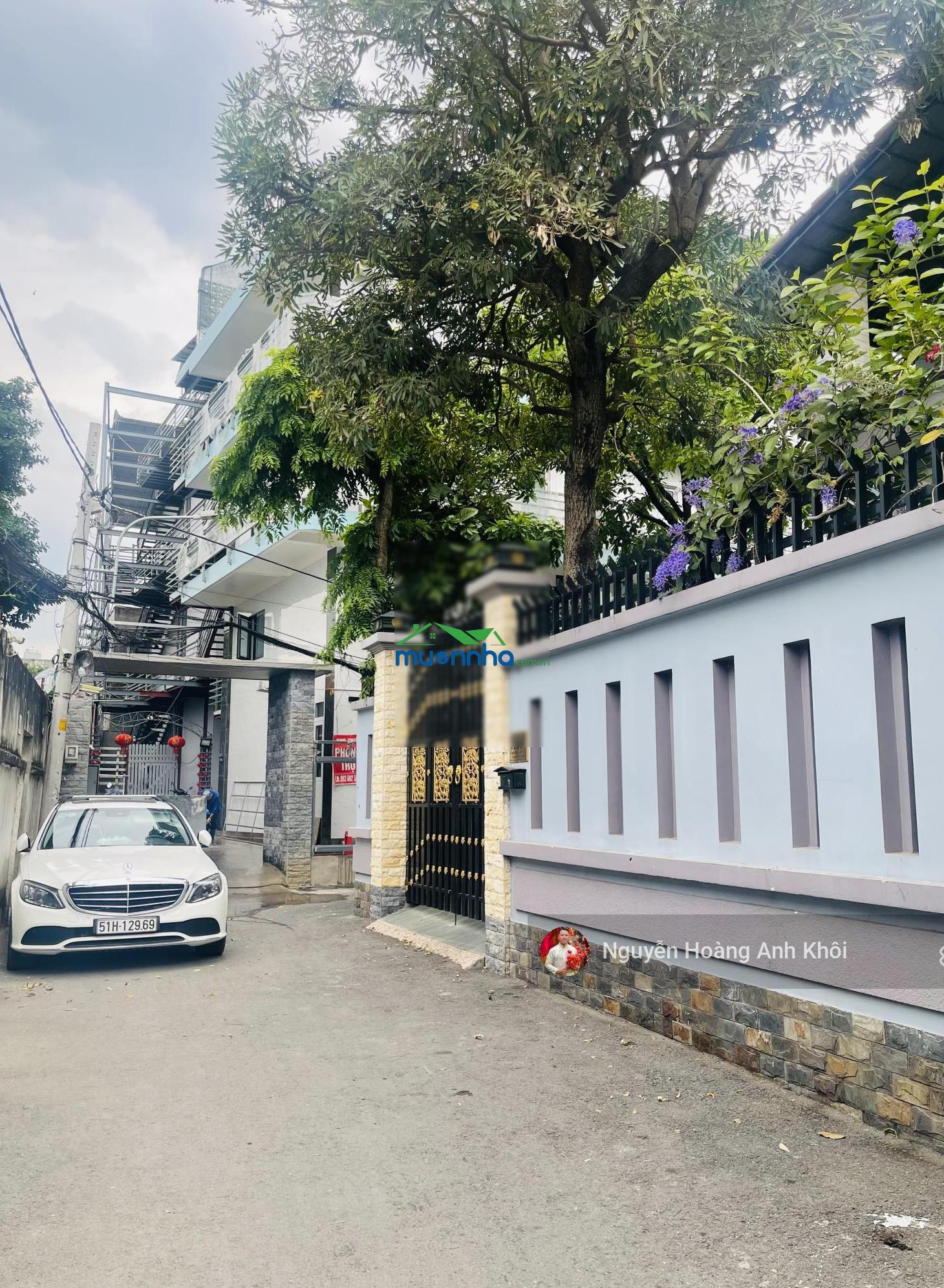 Gà đẻ trứng vàng !!! ngay đh ngân hàng, sinh viên đi bộ đi học