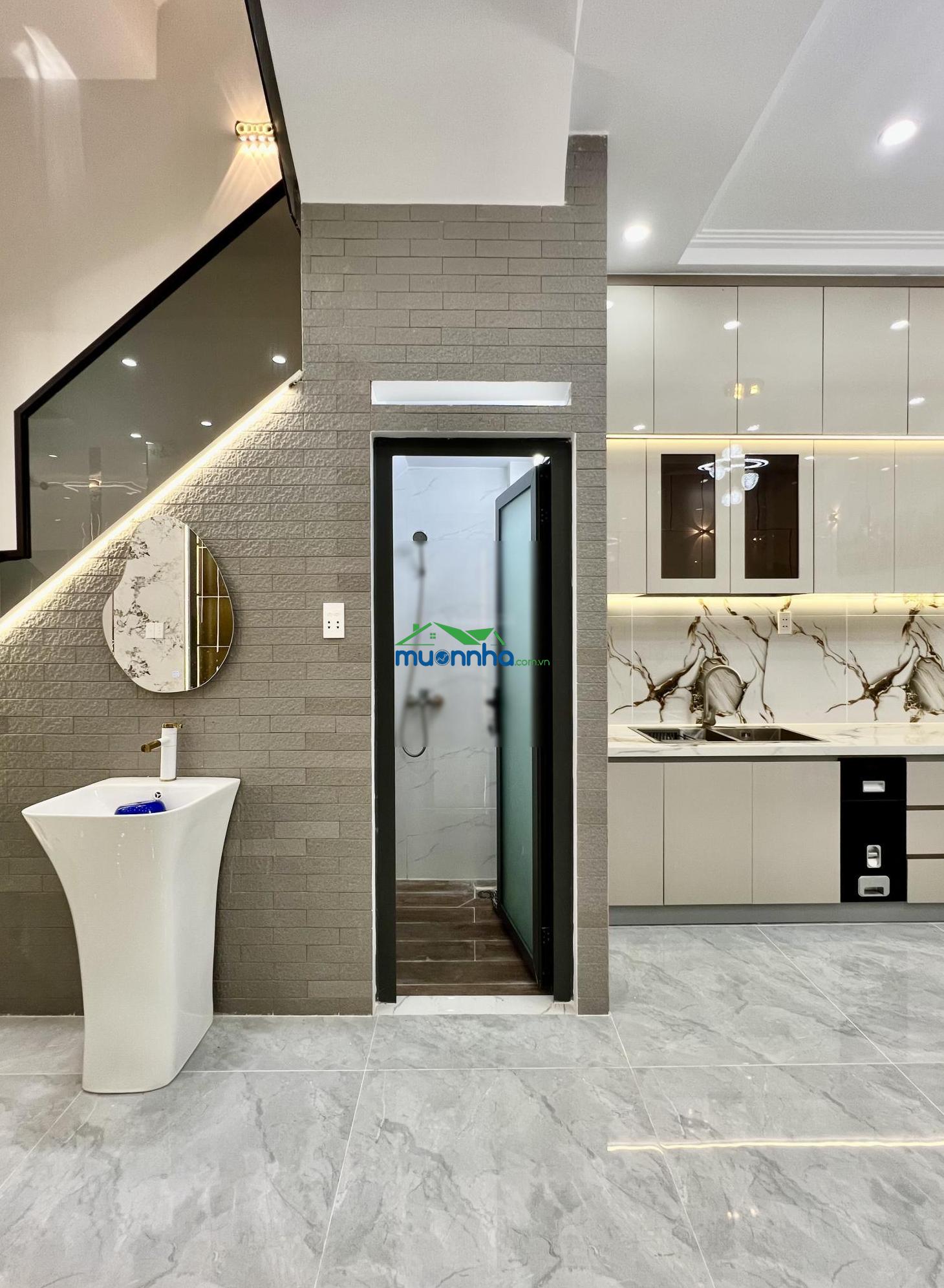 Nhà xây mới 3 tầng gần trường tân trụ cách 1 căn ra mặt tiền 4m x 12m 4 phòng ngủ sẵn nội thất