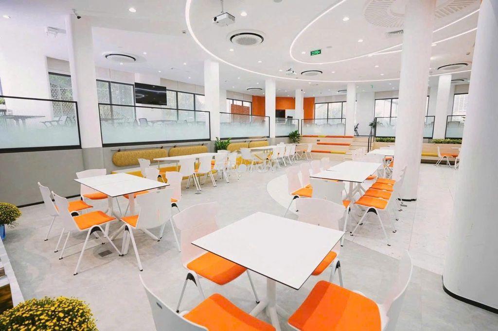 Cho thuê nhà góc 2 mặt tiền – trung tâm quận 1 dt: 20x20 kc: 3 tầng st - 4