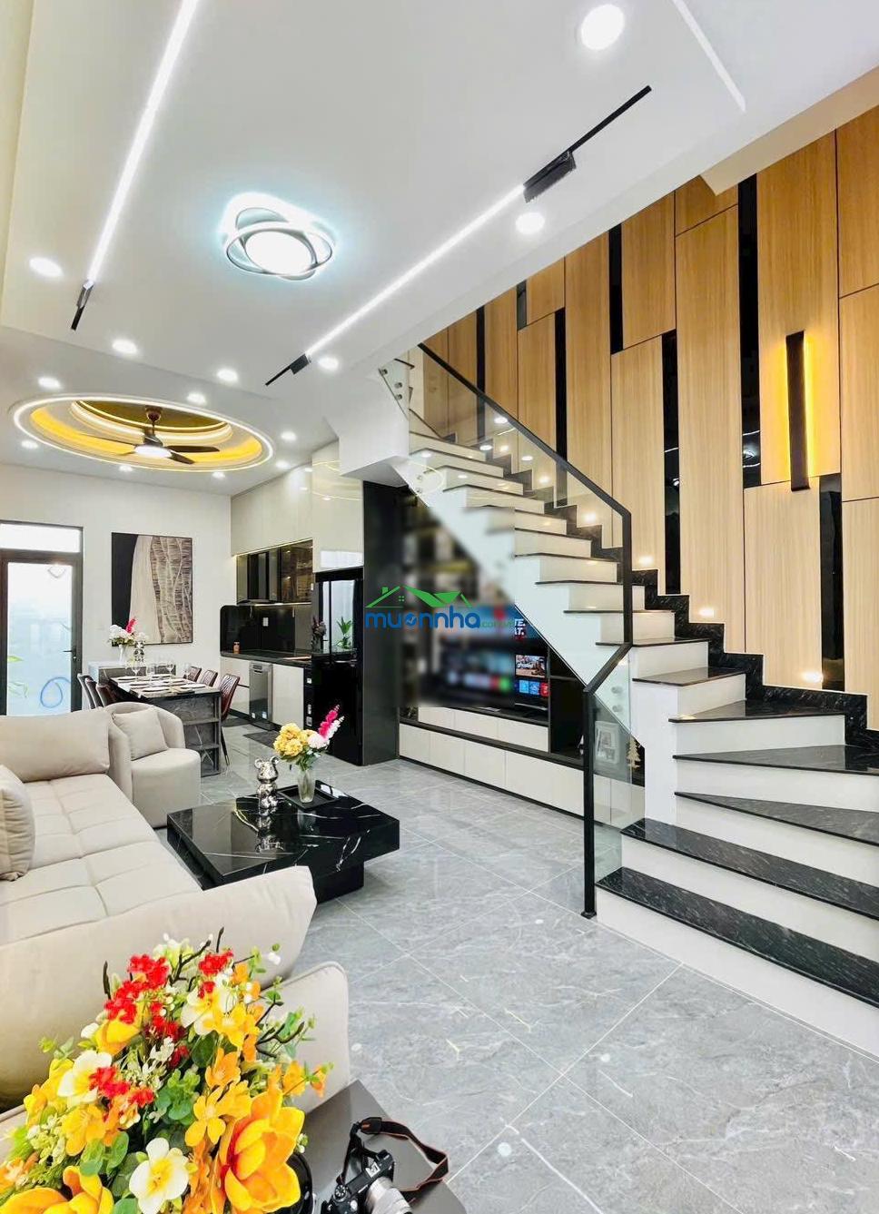 Bán nhà an phú đông 27 gần cầu vượt bình phước - nhà 2 lầu 1 tum có 4 phòng ngủ, 4 wc - 4