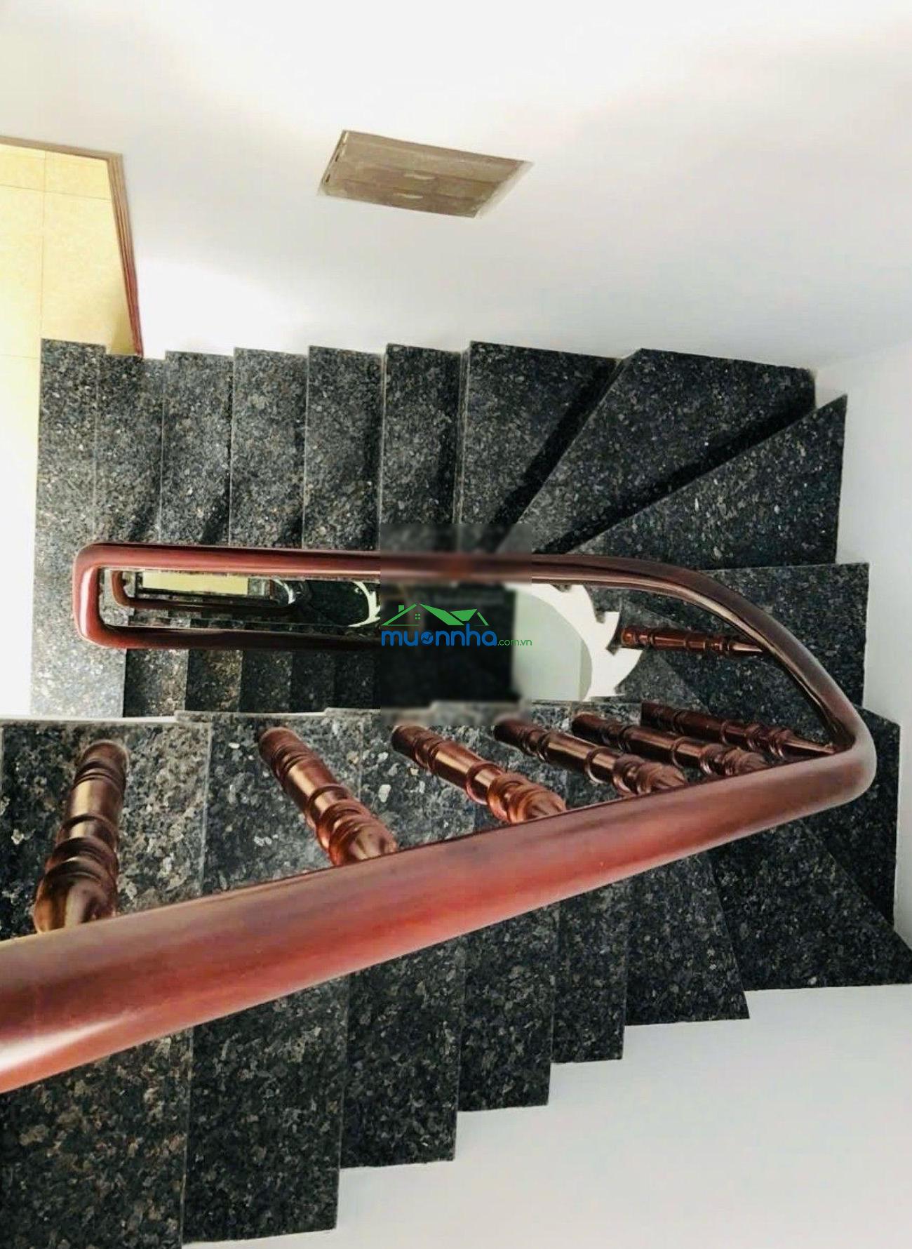 Nhà đẹp giá rẻ. 2 mặt hẻm xe hơi thoáng mát. dt 34m2. 5 tầng, 9 tỷ tl