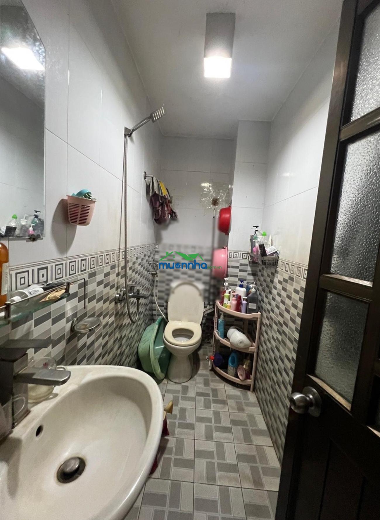Hot, bán gấp nhà riêng 3 tầng mới đẹp gò xoài, 41m2, hẻm xe hơi cách mặt tiền 1 căn, chỉ hơn 3 tỷ.