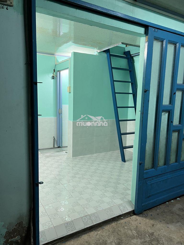 Cho thuê nhà dt 20 m, khu an ninh, thoáng mát, nhà mới, có máy lạnh  - 2