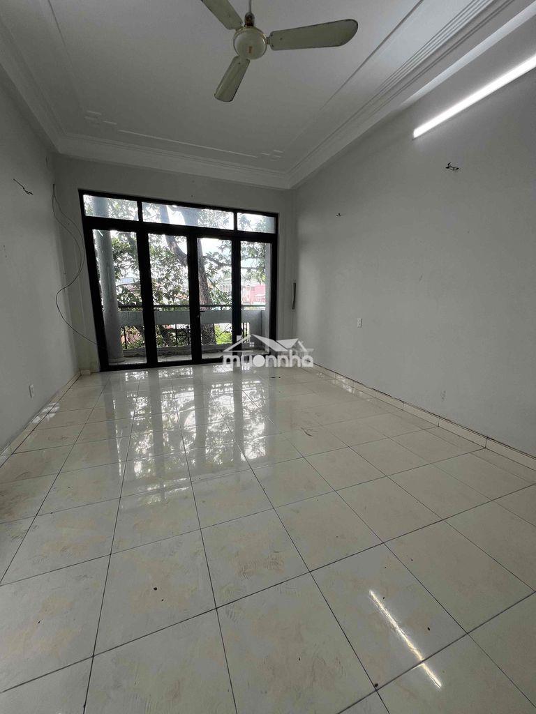 Bán toà nhà góc 2 mt lạc long quân quận 11 dt: 6,3x15 kc: 4 tầng st - 3