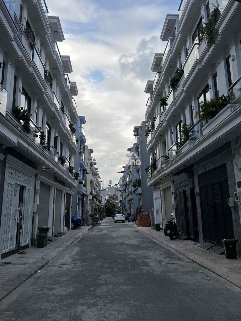 Giá 11 tỷ 800 triệu bán căn nhà đang cho thuê thu nhập 25 triệu 1 th