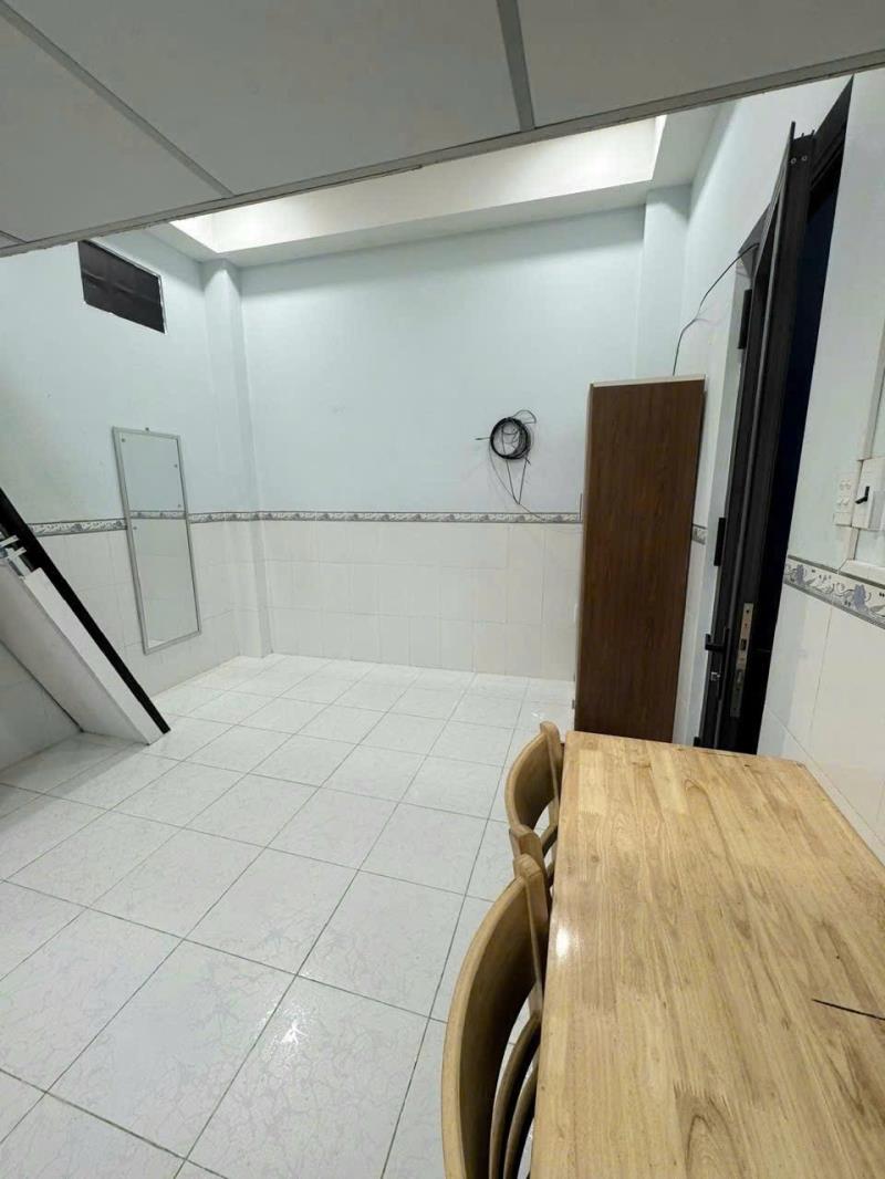 Cho thuê phòng có gác - 35m2 - phan văn trị gần đah văn lang - 2