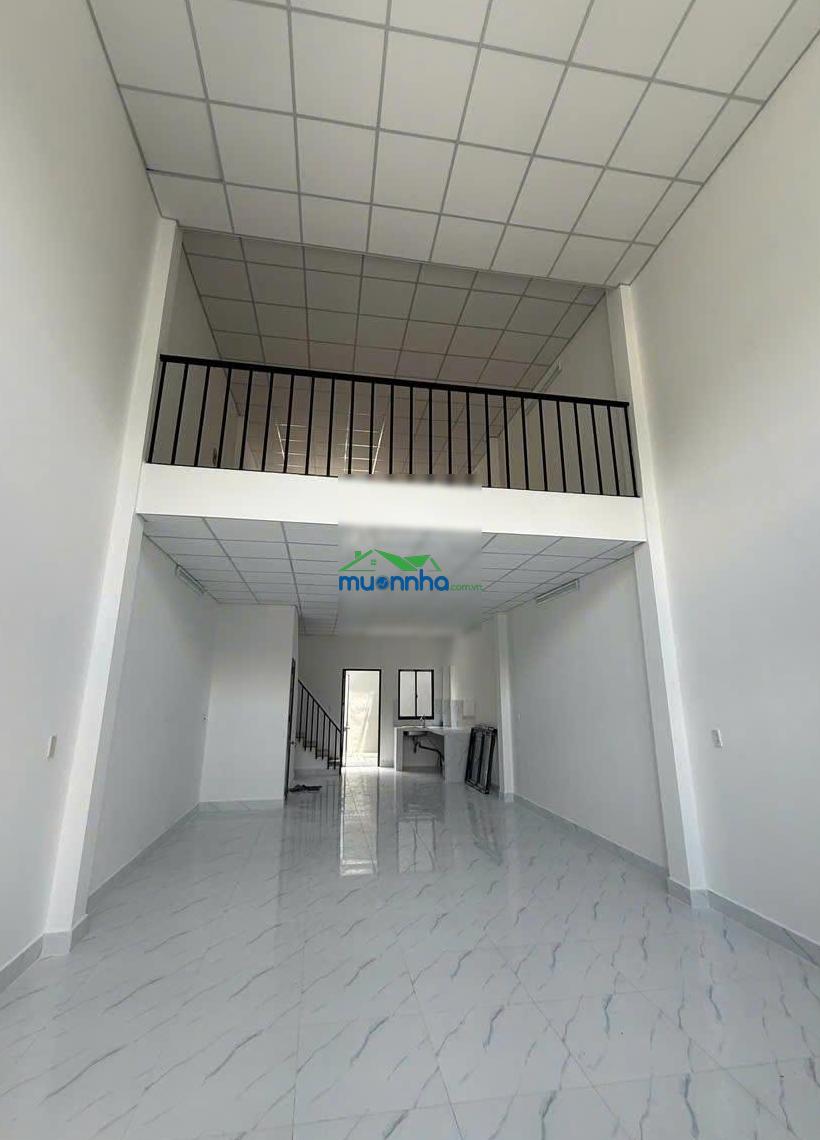Diện tích: 90m2 (5m x 18m), diện tích xây dựng 5m x 14,45m, có gác lửng 4,9m x 8,3m - 4