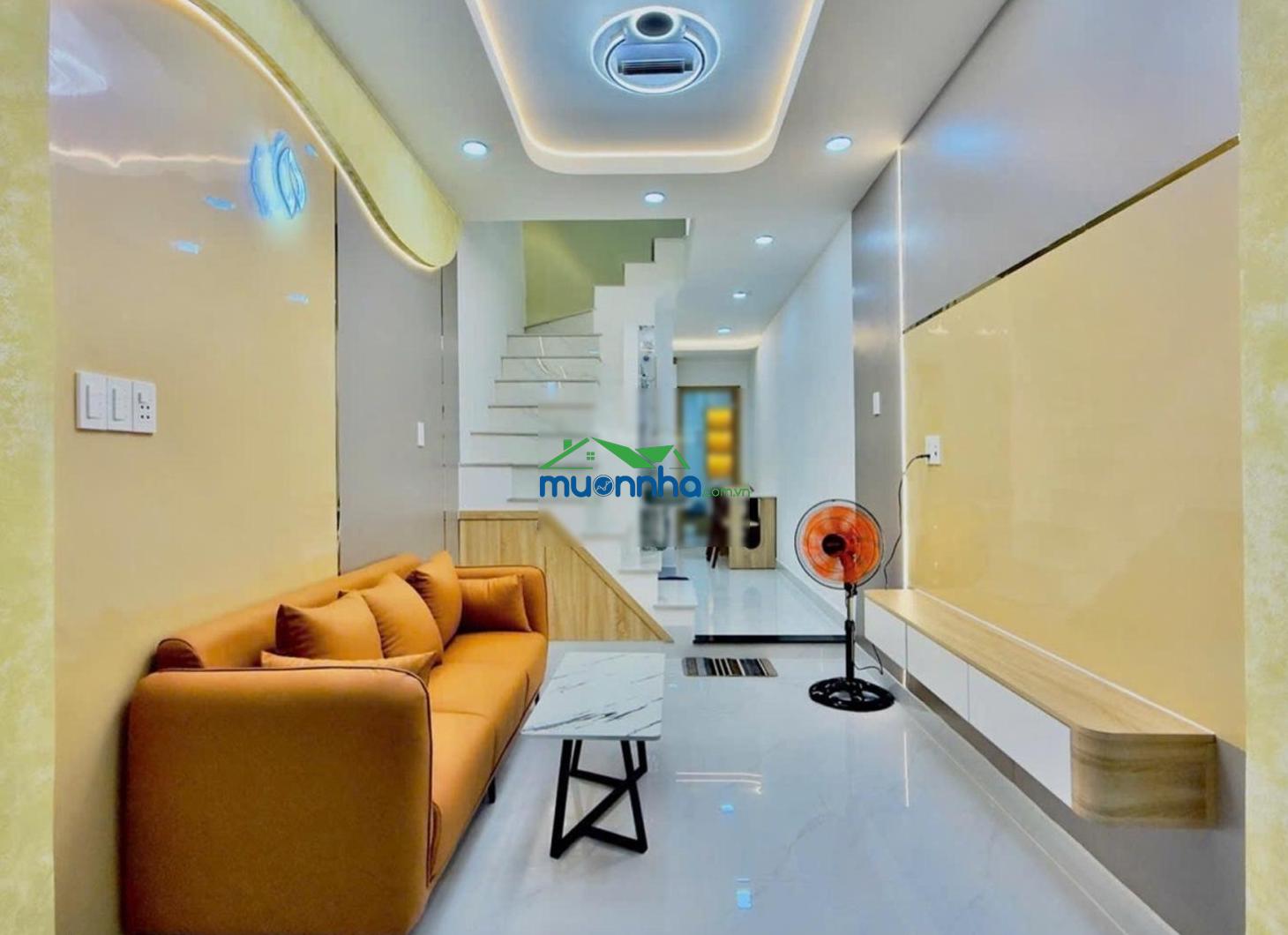 Kế bên quận 1 - có sân để xe - điện biên phủ f17 - 2 tầng đúc btct - 3pn (có pn trệt) - 4
