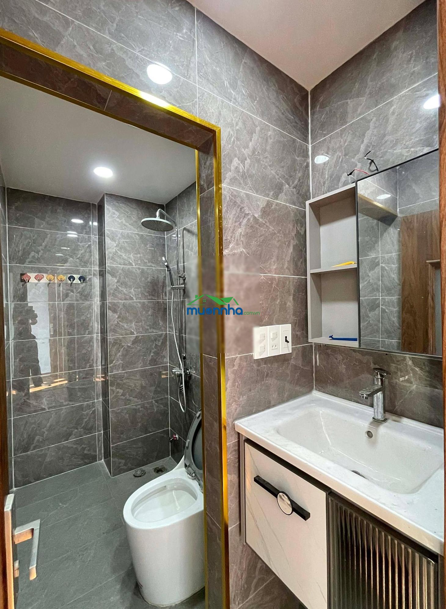 Hẻm xe hơi 5m - sát mặt tiền - nở hậu