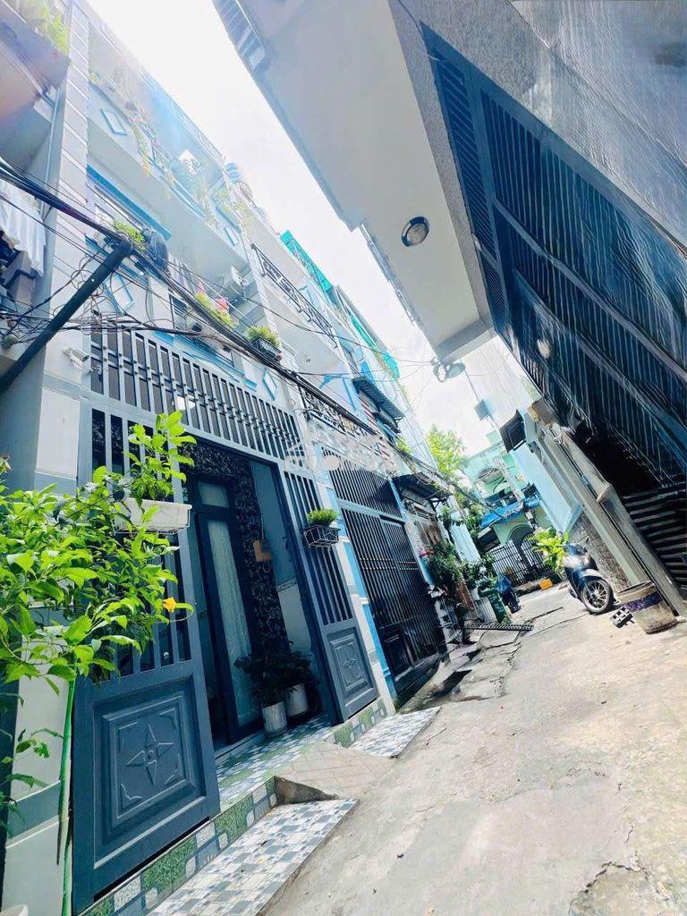 Nhà đẹp 2 lầu hẻm ba gác