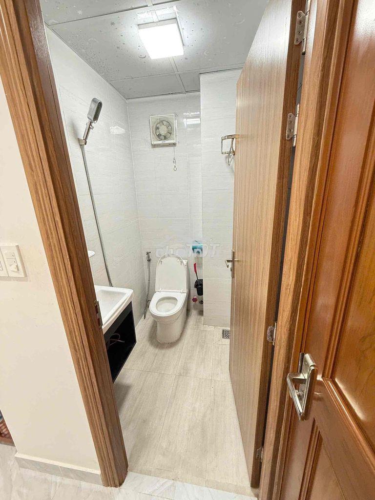 Cần cho thuê 1 phòng lầu 1 nhà gần cầu nguyễn văn cừ tolet riêng - 2