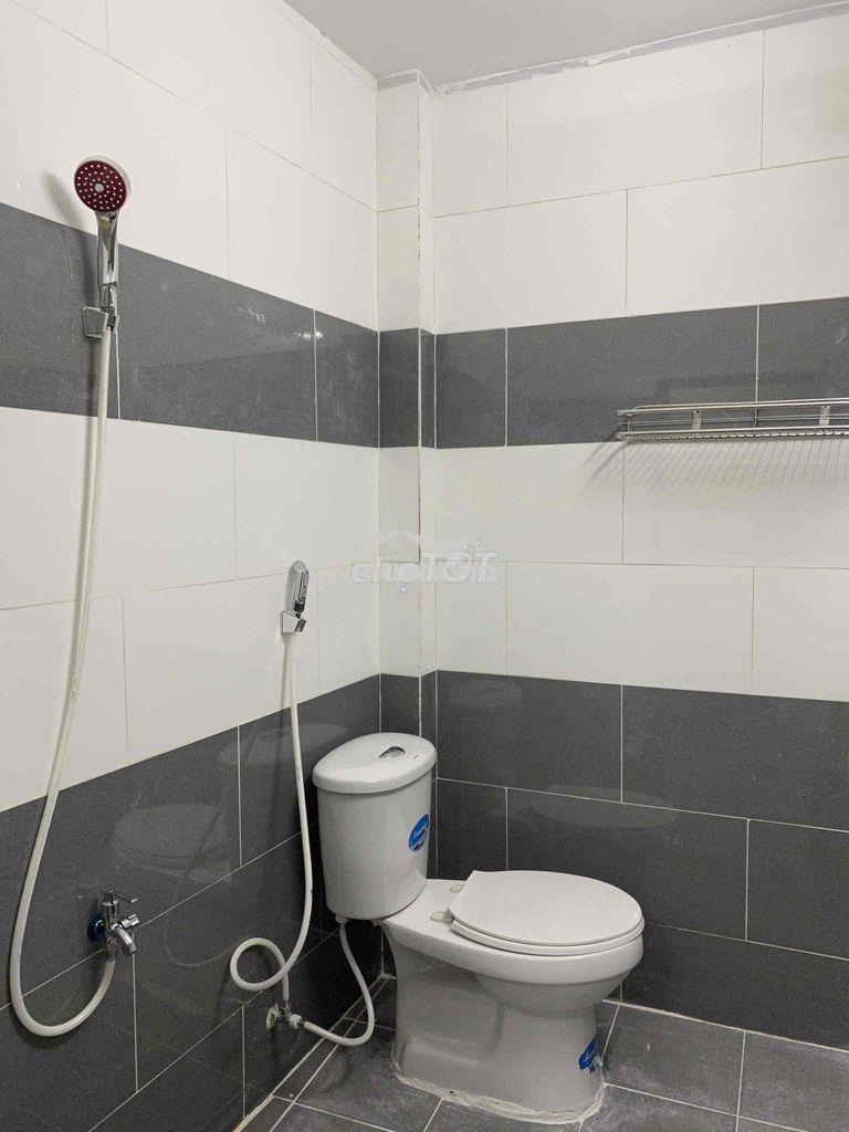 Phòng rộng, đầy đủ nội thất, 2 cửa sổ trời ngay siêu thị coopmart - 3