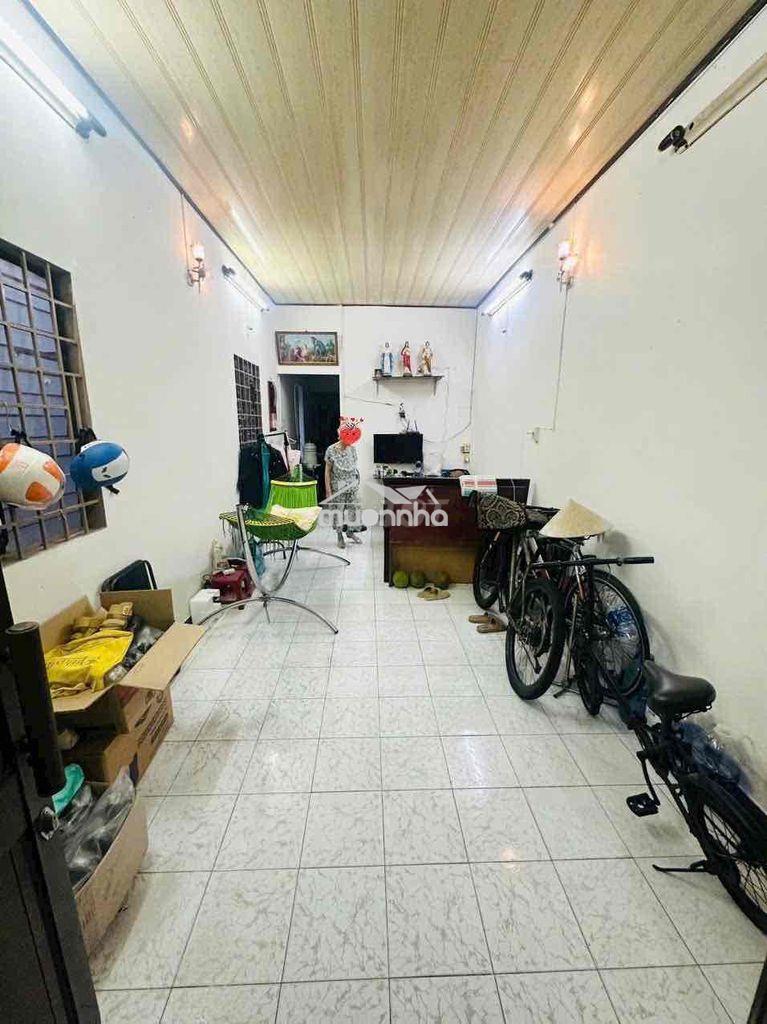 Bán nhà cũ (40m2) tiện xây mới, sát mặt tiền hoà hưng q10. giá:5.9 tỷ - 3