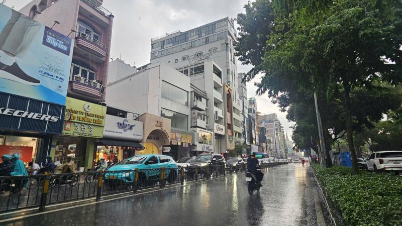 Cho thuê nhà mặt tiền đường hai bà trưng, phường 6, quận 3 - 4