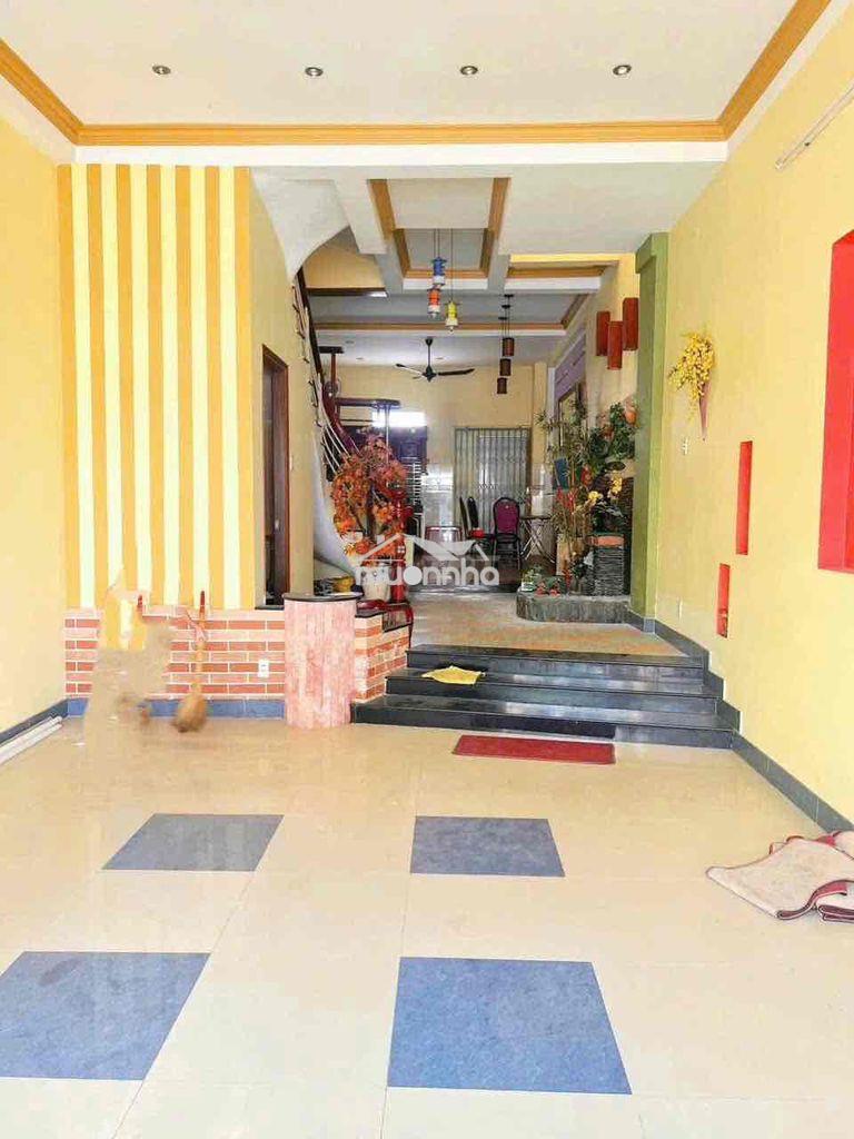 Cho thuê nguyên căn 1trệt 2lầu gần nhã viên quán khu dân cư bửu long