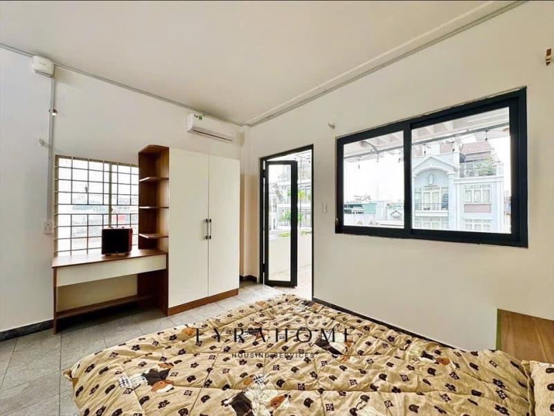 1pn ban công gần phố ẩm thực phan xích long, cầu bông quận 1 - 3