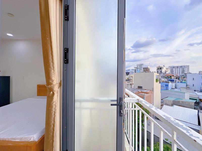 Studio ban công, thang máy, hầm xe có bảo vệ gần ngay khu phố ẩm thực phan xích long, đại học văn lang, cầu bông quận 1 - 3