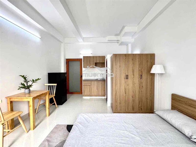 Cho thuê phòng studio full nội thất ban công riêng ngay quang trung