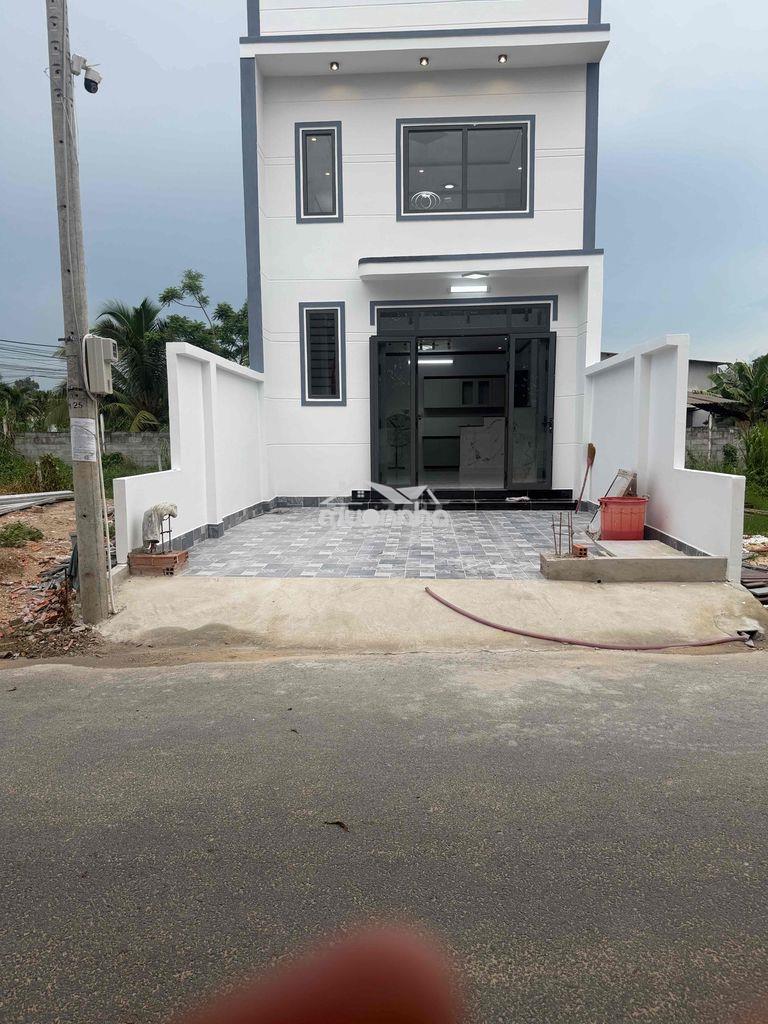 Bán nhà lầu hoàn công xã phú hoà đông cách chợ và nhà thờ 1 km,5x20