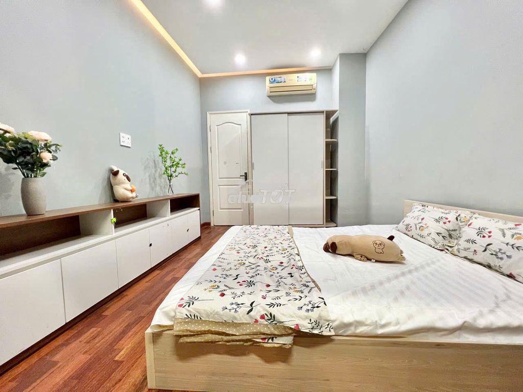 Cho thuê nguyên tầng 2 ban công trước sau - tách bếp - full nt - 60m2 - 3