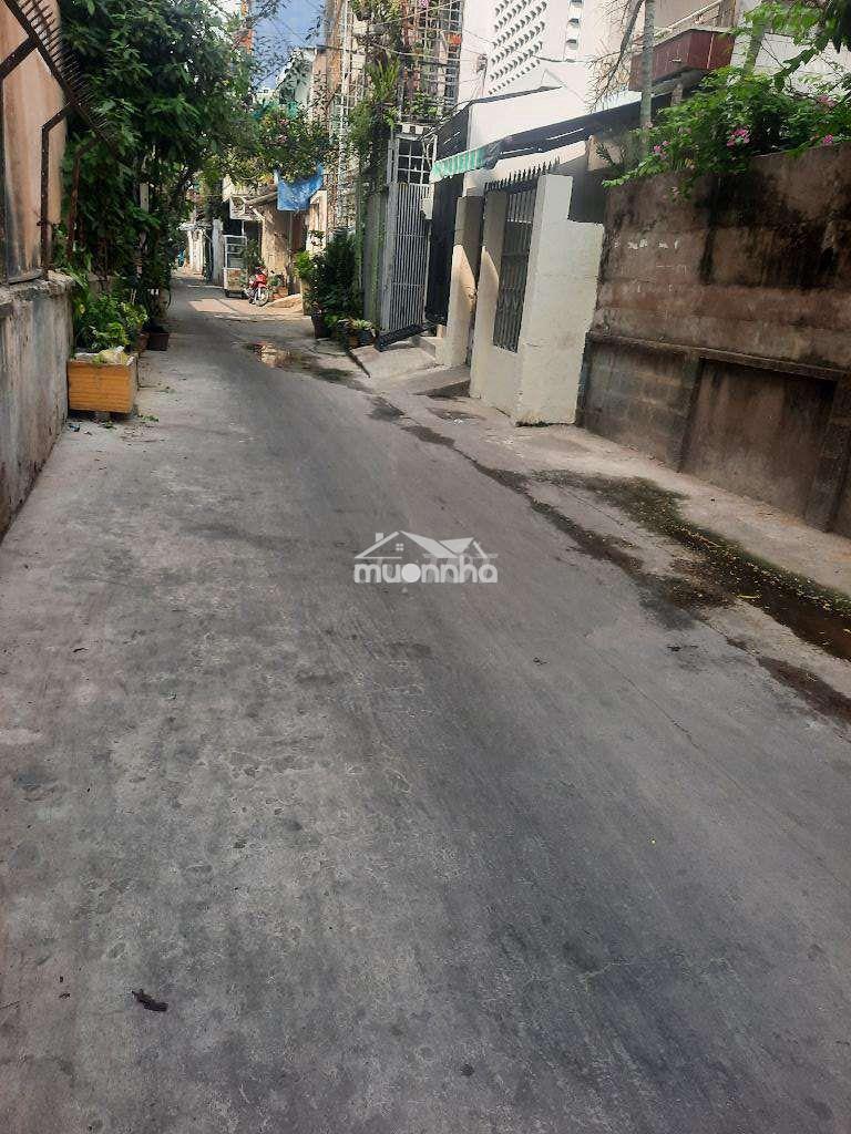 Nhà sân vườn thoáng mát vị trí đắc địa ngay g mặt tiền rạch văn thánh