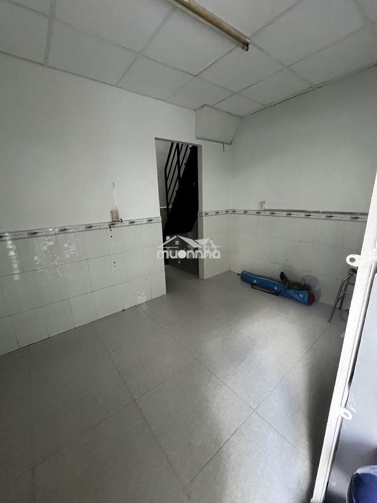 Cho thuê nguyên căn 2 mặt tiền- nhà giá rẻ quận 4 tôn đản - 3
