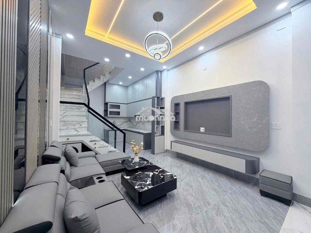 Cách nguyễn ái quốc 100m đường ô tô tránh nhau, ngay quảng trường - 2
